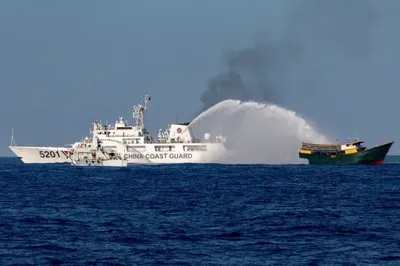 Філіппіни викликають посла Китаю після застосування водометів проти філіппінських катерів у Південно-Китайському морі