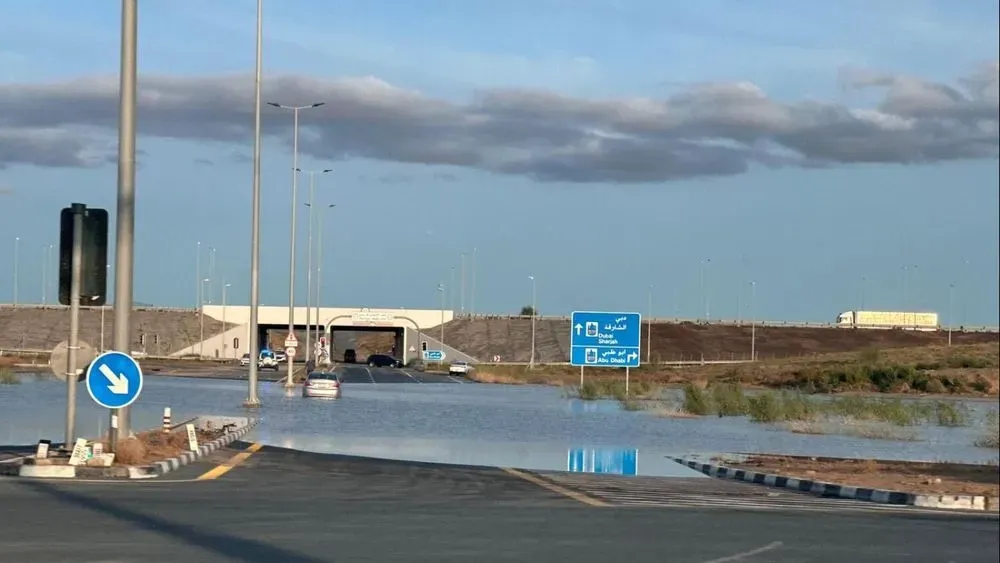 ОАЕ знову заливають сильні дощі, через грози сталися перебої в роботі аеропорті Дубаю