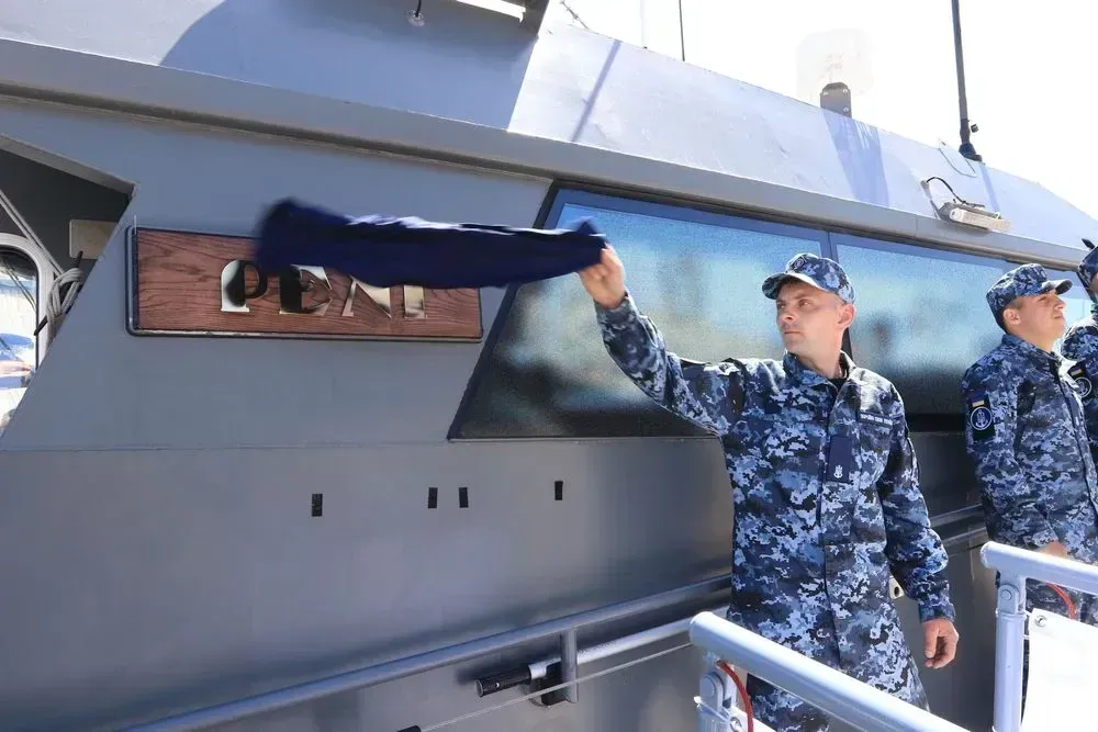 The flags of the Ukrainian Navy were hoisted on the boats Irpin and Reni, which were donated by Estonia