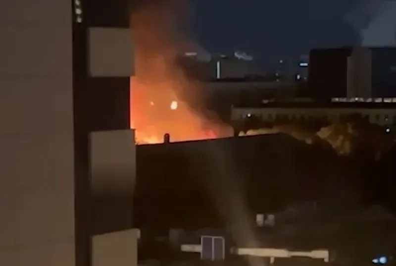 shot-an-artificial-stone-factory-is-on-fire-in-moscow