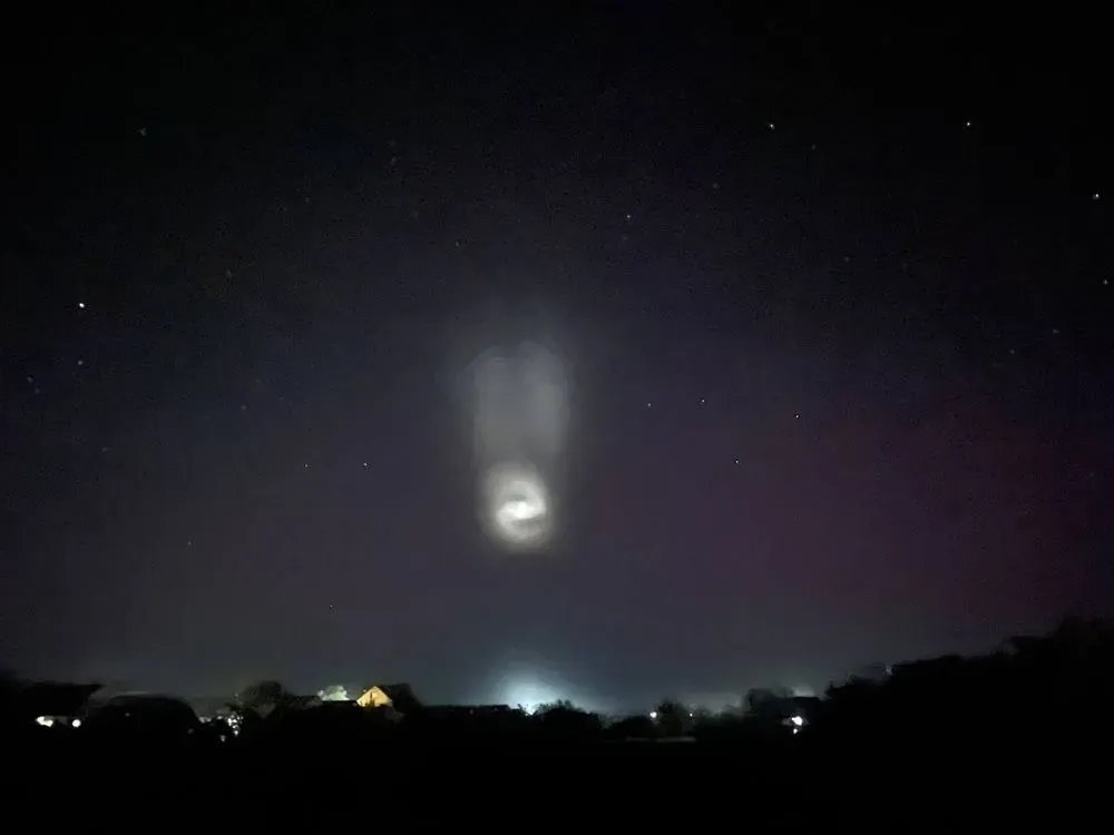 ЗМІ: Таємничі об'єкти в українському небі – це ступінь носія SpaceX