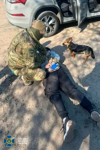 Under the guise of walking a dog was scouting radar and air defense: Russian informant detained in Kharkiv