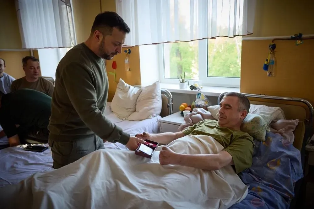 Зеленский посетил Хмельницкую область: побывал в госпитале, где лечатся бойцы