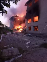 У Бериславі дрони рф спричинили пожежу у зруйнованому навчальному закладі 