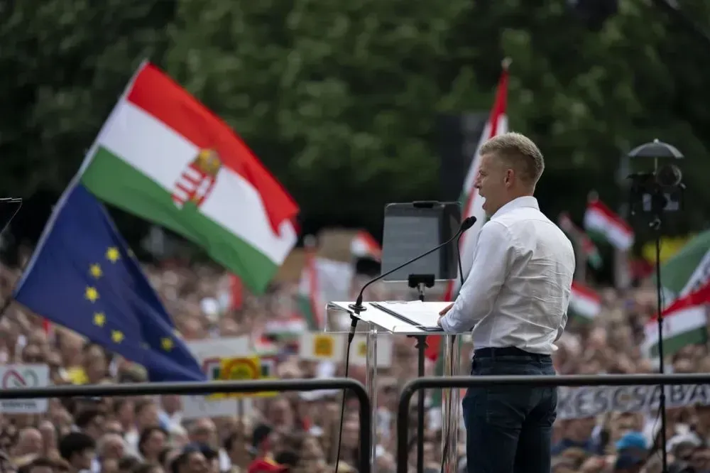 A rally of thousands in support of anti-corruption newcomer Magyar took place in Hungary