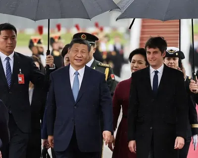 China's President Xi Jinping is ready to cooperate with France and the international community to find ways to resolve the "crisis" in Ukraine