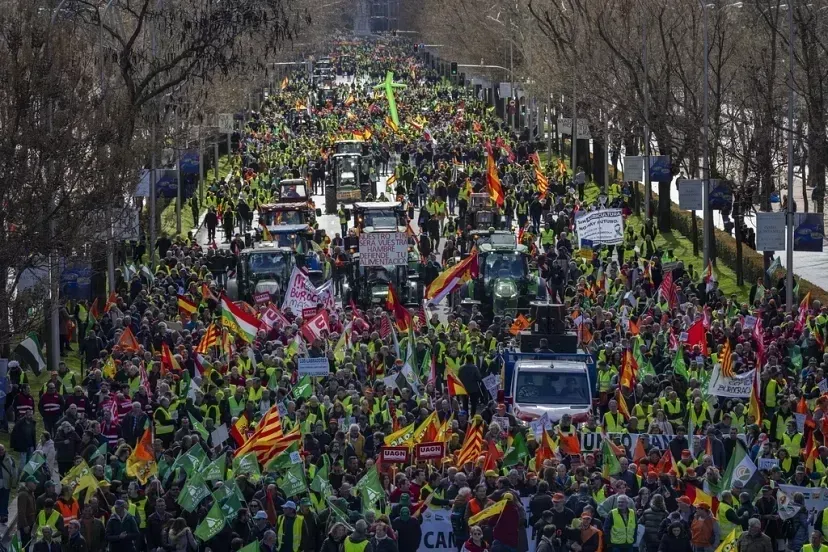 in-spain-the-far-right-has-begun-to-use-farmers-protests-to-improve-its-position-before-the-elections
