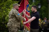 Зеленский почтил украинских пехотинцев: вручил награды и боевые знамена