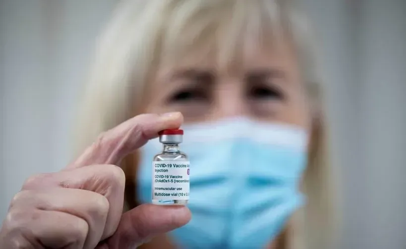 Вакцину AstraZeneca вилучають з ринку по всьому світу