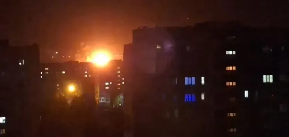 Explosions and large-scale fire in Luhansk due to strike on oil depot - media