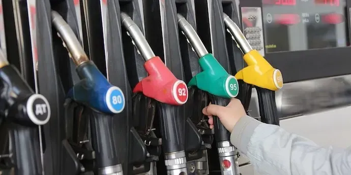 cooling-of-prices-in-the-oil-market-gives-hope-that-the-cost-of-gasoline-will-also-decrease-expert