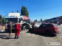 На Киевщине грузовик столкнулся с легковушкой: трое погибших
