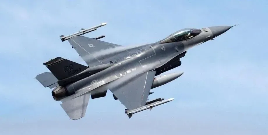 There are pilots who are completing training on F-16 - Yevlash