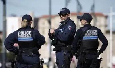 In Paris, a detainee opens fire at a police station and wounds two policemen