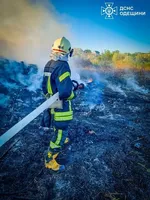 Пожежа в Одесі:  вогнеборці ліквідували загорання на 900 кв. м