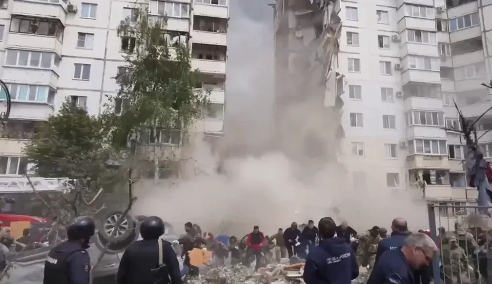 roof-of-damaged-building-collapses-in-belgorod-video