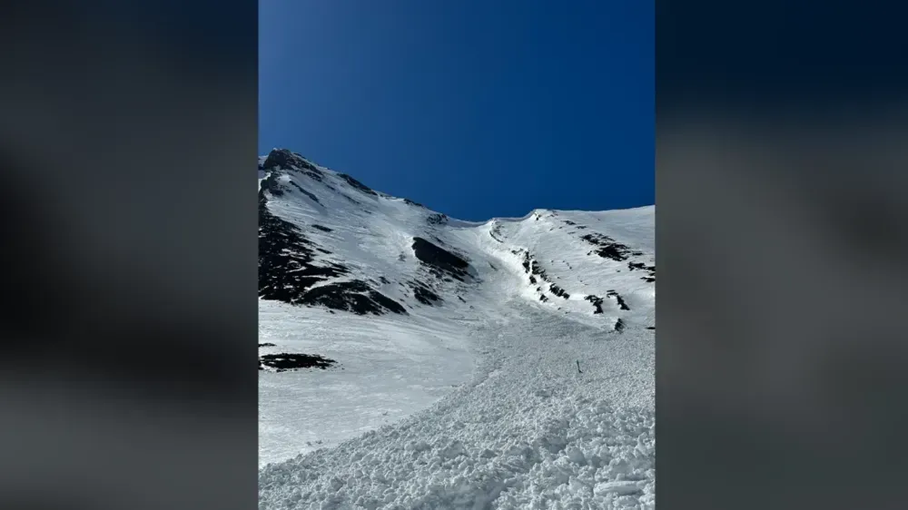 skier-dies-in-an-avalanche-in-the-mountains-in-the-united-states