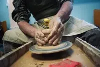 Clay therapy is increasingly used for the rehabilitation of the military. How this method of rehabilitation works