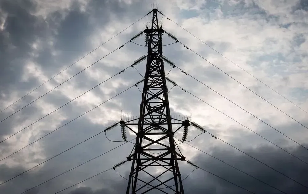 На фоне дефицита рекордный импорт электроэнергии, промышленность будут ограничивать вечером - Укрэнерго