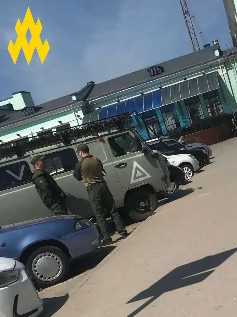 Guerrillas recorded the arrival of a new group of Russian military, including FSB officers, in occupied Dzhankoy - ATES
