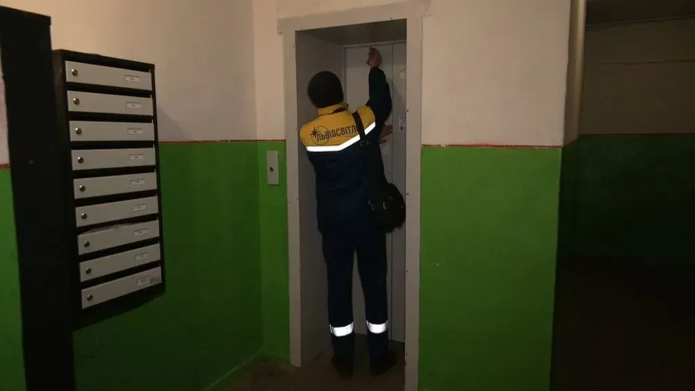 More than 20 people stuck in elevators in Lviv during emergency power outages