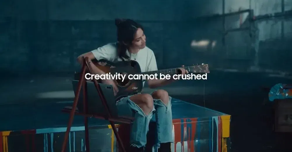 Samsung mocks Apple's criticized ad: releases its own video