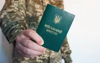 Військовозобов'язаним вклеюватимуть штрих-код до військового квитка: навіщо він потрібен