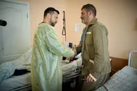 Зеленский в Харькове посетил госпиталь, где лечат раненых бойцов