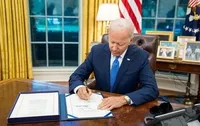 Biden signs aviation bill that strengthens passenger safety and rights