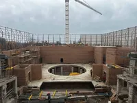 Окупанти в Маріуполя проводять ремонт знищеного Драмтеатру