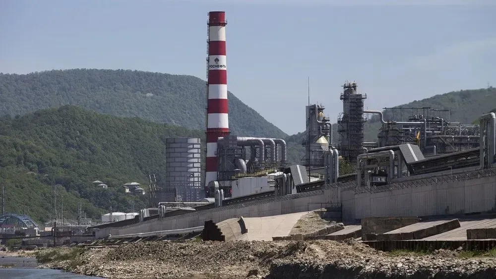 Нефтеперерабатывающий завод в туапсе рф остановил свою работу после атаки украинского БпЛА.