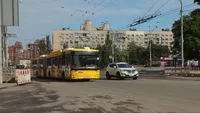 В столице восстановлено движение транспорта после повреждения теплосети возле ТРЦ "Ocean Plaza" - КГГА