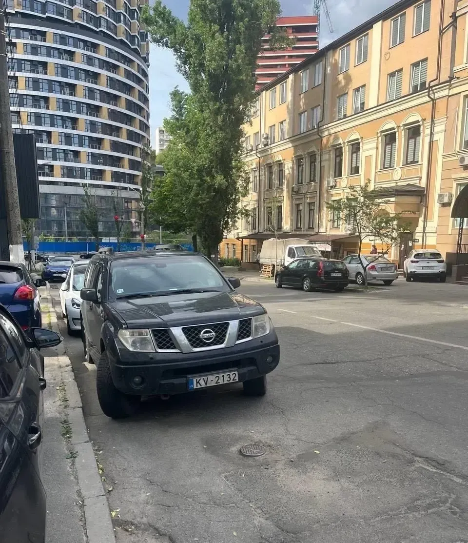 Journalist accuses anti-corruption activist Shabunin of misappropriating a car that was supposed to be used for the front line