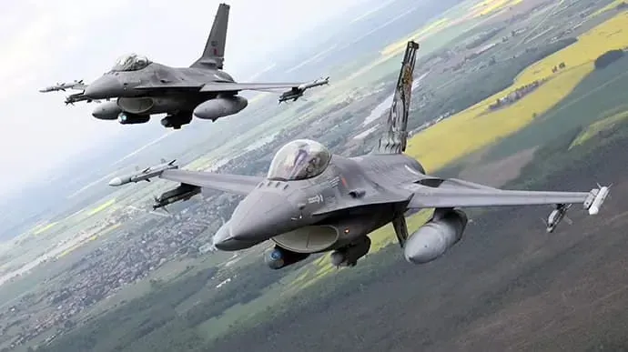 Зеленський заявив, що перші F-16 не зіграють ключової ролі 
