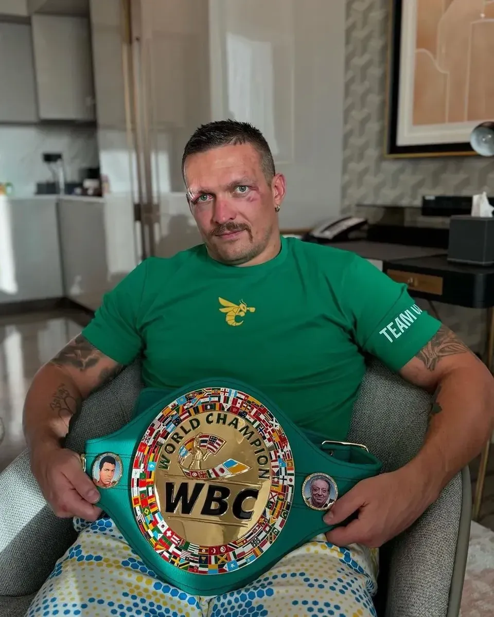 welcome-to-the-family-usyk-shows-photo-of-new-belt