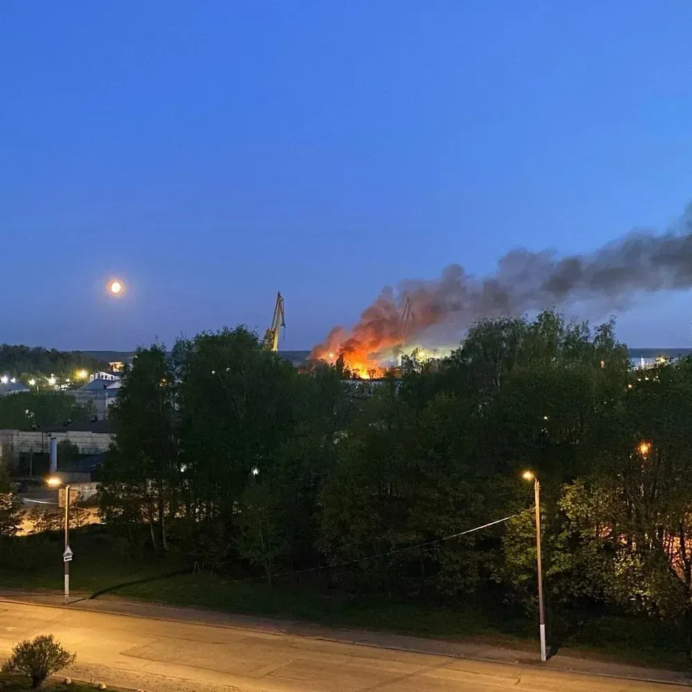 В ніч на 19 травня внаслідок операції ГУР МО в ленінградській області було атаковано виборзьку нафтобазу - джерела