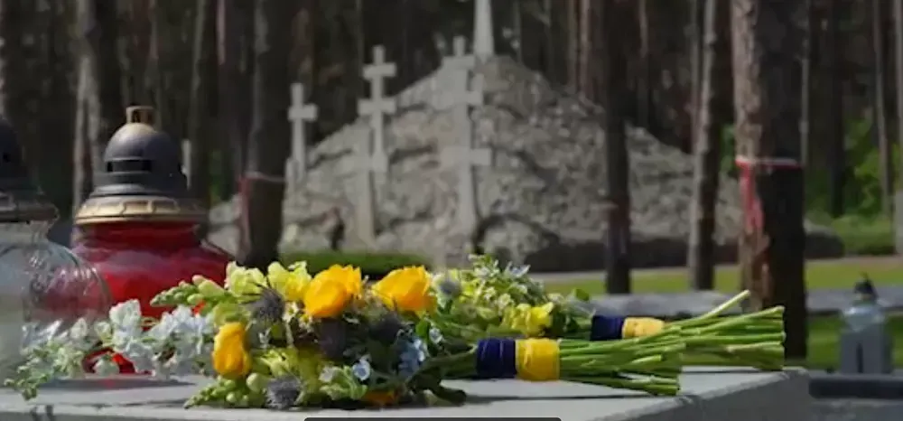Зеленский и первая леди почтили память жертв политических  репрессий в Быковне