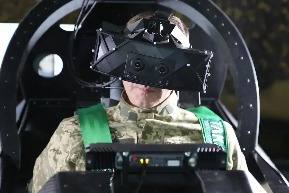 there-is-a-real-feeling-of-real-flight-the-air-force-told-about-practicing-combat-missions-on-the-f-16-simulator