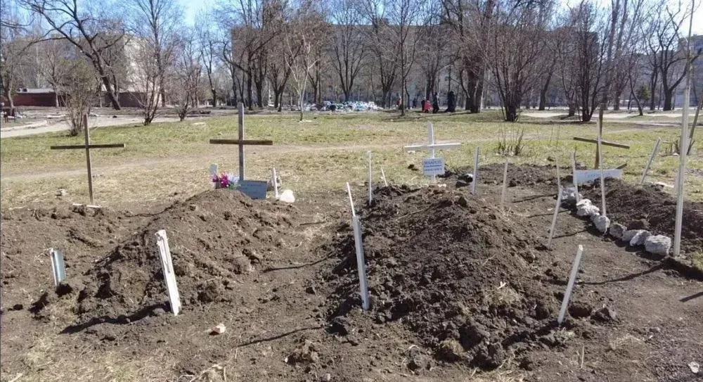 russians-exhumed-and-reburied-80-90percent-of-bodies-in-mariupol-advisor-to-the-head