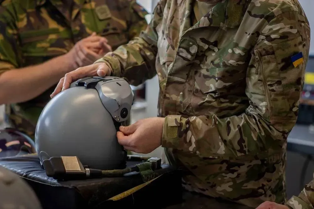 a-group-of-ukrainian-servicemen-undergoes-f-16-maintenance-training-in-the-netherlands