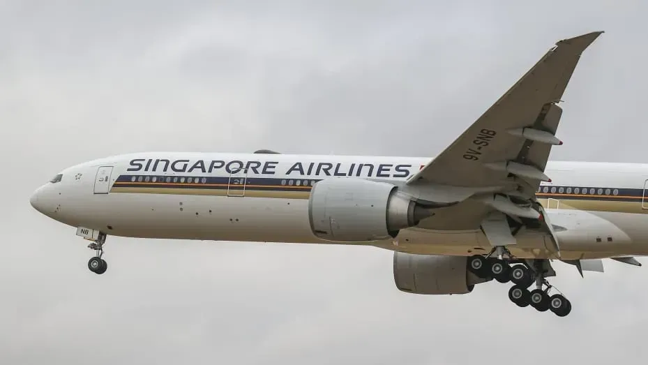 London-Singapore flight caught in turbulence: one passenger was killed, 30 others were injured