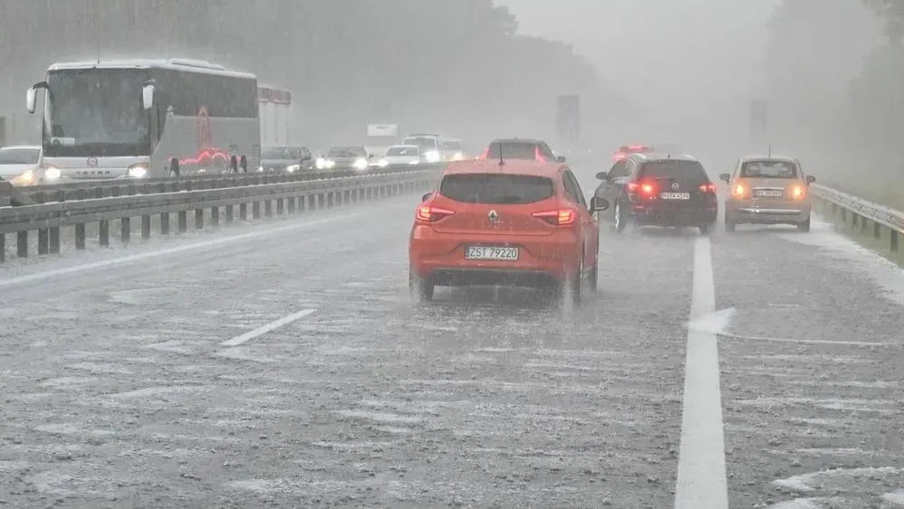 Hurricane in Poland: forecasters warn of severe thunderstorms with hail and heavy winds