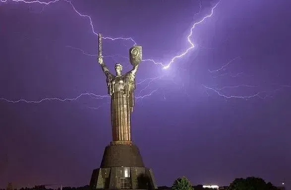 "Yellow" danger level: a thunderstorm warning was announced in Kiev