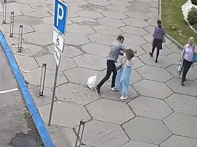 Beat women in the middle of the street: a man was detained in Dnipro