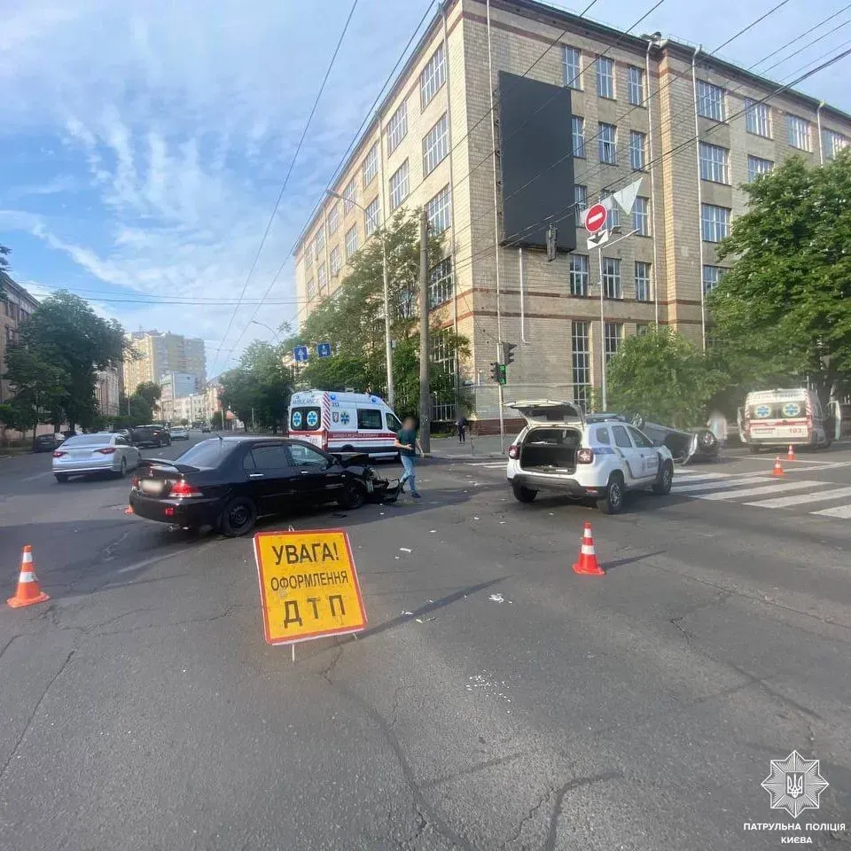 traffic-accident-at-antonovycha-and-dilova-intersection-hampers-traffic-in-kyiv
