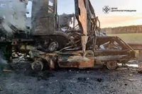 На Дніпропетровщині через ДТП спалахнуло авто з двома людьми: вони загинули