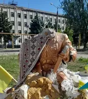 Вражеские ракеты уничтожили памятник Нестору Махно в центре Гуляйполя