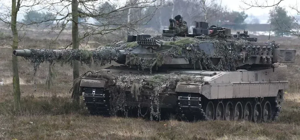 germany-announces-a-new-military-aid-package-for-ukraine-it-includes-the-transfer-of-10-leopard-tanks-together-with-denmark