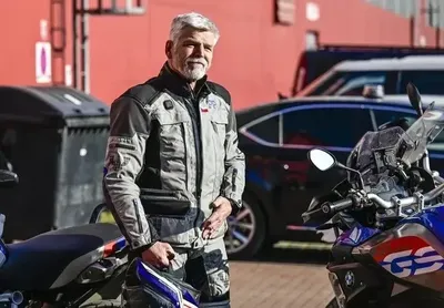 Президента Чехии выписали из больницы после аварии на мотоцикле