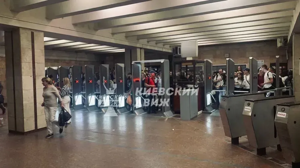 Turnstiles malfunctioned in the capital's subway, queues form